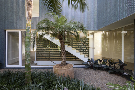 Emerald Sound House / Luigi Rosselli Architects Emerald Sound House / Luigi Rosselli Architects - Exterior Photography, Courtyard
