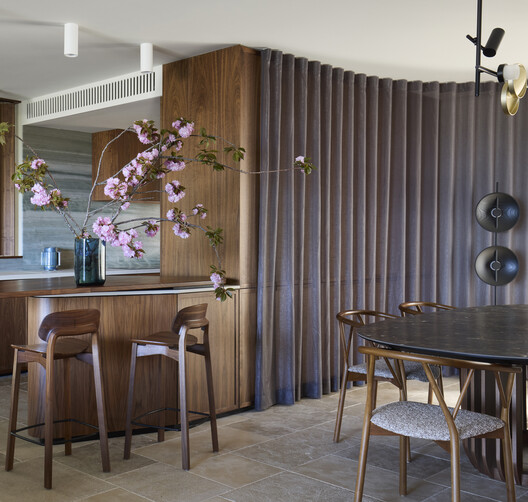 Emerald Sound House / Luigi Rosselli Architects Emerald Sound House / Luigi Rosselli Architects - Interior Photography, Wood, Table, Lighting, Chair, Glass
