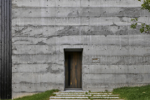Sede y Showroom de Janošík / Jakub Janošík - Fotografía exterior, Concreto