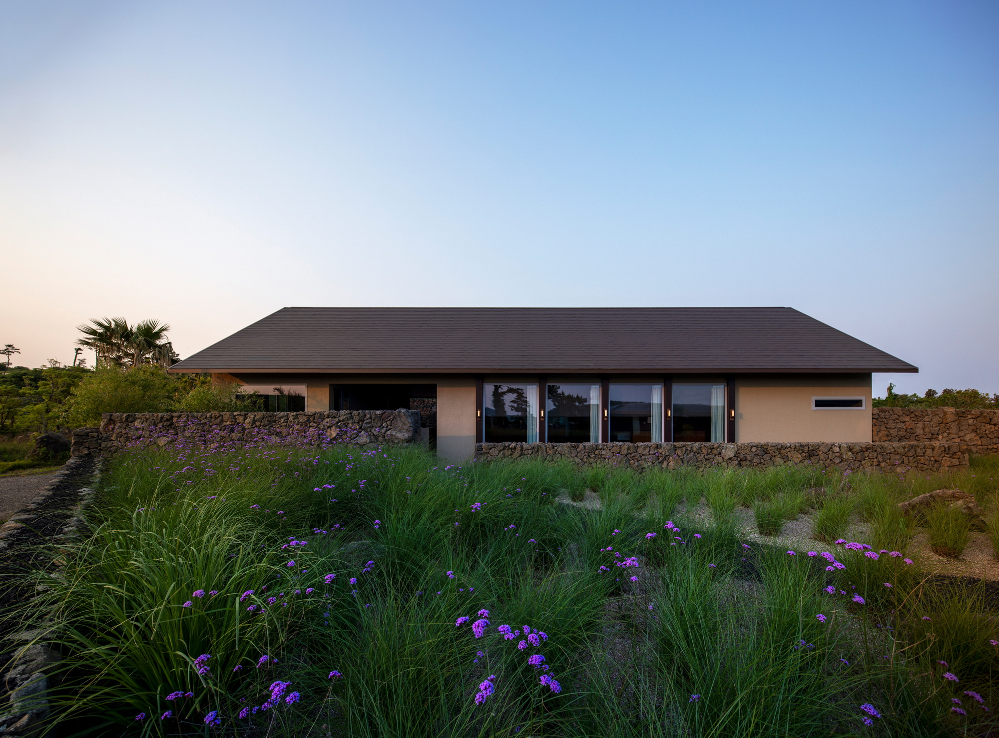 Watarstay [Wa:Tar] / 100A associates