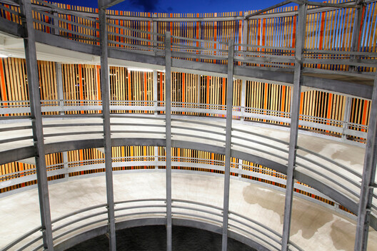 Parking Garages: Antithesis or Opportunity for 21st-Century Urbanism? Parking Garages: Antithesis or Opportunity for 21st-Century Urbanism? - Image 12 of 57