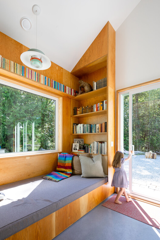 La Casa Verde / Boniface Oleksiuk Politano Architects - Fotografía interior, Sala de estar, Estanterías, Madera, Iluminación