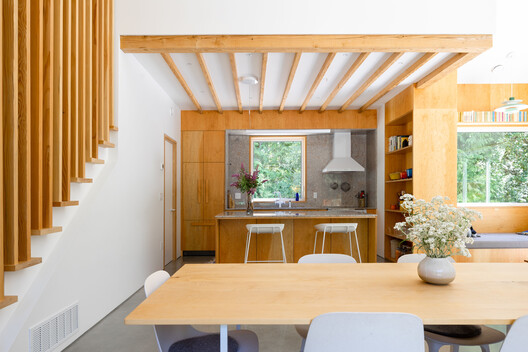 La Casa Verde / Boniface Oleksiuk Politano Architects - Fotografía interior, Comedor, Madera, Mesas, Iluminación, Sillas, Cocina, Encimera