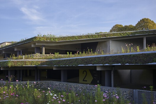 Parking Garages: Antithesis or Opportunity for 21st-Century Urbanism? Parking Garages: Antithesis or Opportunity for 21st-Century Urbanism? - Image 17 of 57