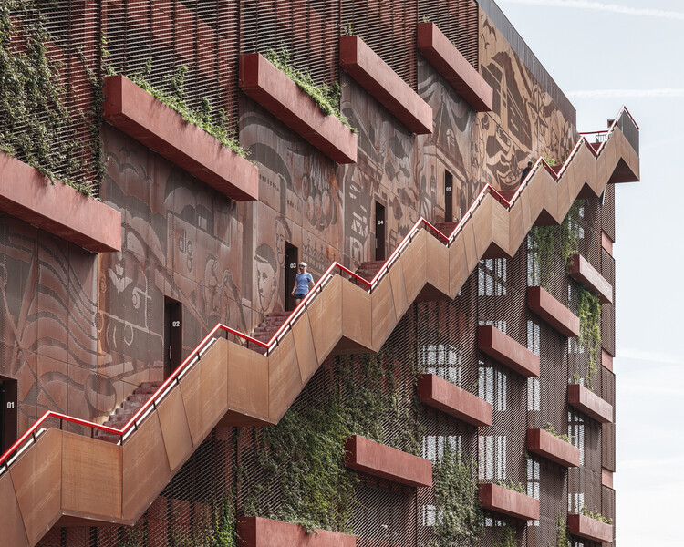 Parking Garages: Antithesis or Opportunity for 21st-Century Urbanism? - Image 20 of 57