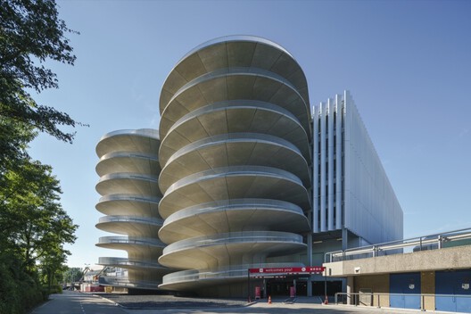 Parking Garages: Antithesis or Opportunity for 21st-Century Urbanism? Parking Garages: Antithesis or Opportunity for 21st-Century Urbanism? - Image 15 of 57