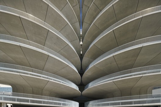 Parking Garages: Antithesis or Opportunity for 21st-Century Urbanism? Parking Garages: Antithesis or Opportunity for 21st-Century Urbanism? - Image 14 of 57