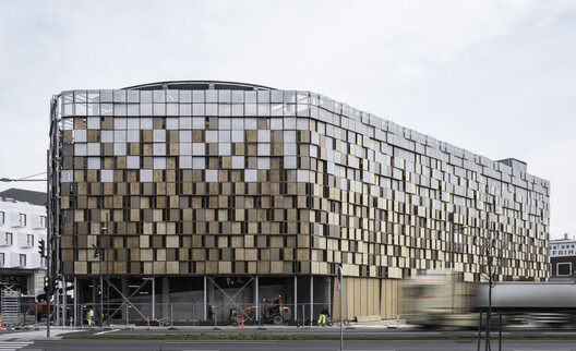 Parking Garages: Antithesis or Opportunity for 21st-Century Urbanism? Parking Garages: Antithesis or Opportunity for 21st-Century Urbanism? - Image 5 of 57