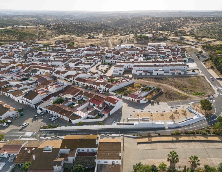 Acerca de la cerca - San Silvestre de Guzmán (Helva, España - España) / Estudio de veintidós cifras 12 de 24 Imagen 12