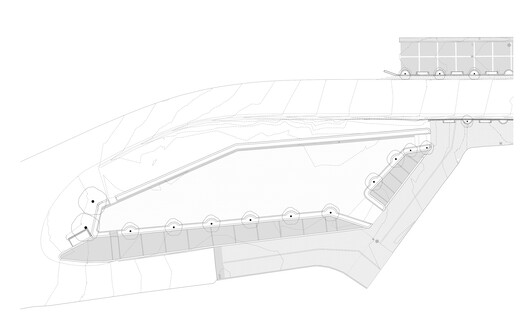 Sobre os Muros - Praça Clara Campoamor / estudio veintidós - Imagem 23 de 24