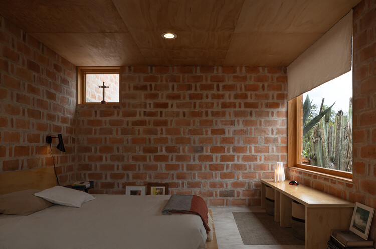 Casa finlandesa / Escobedo Soliz Studio - Fotografía interior, dormitorio, madera, ladrillos