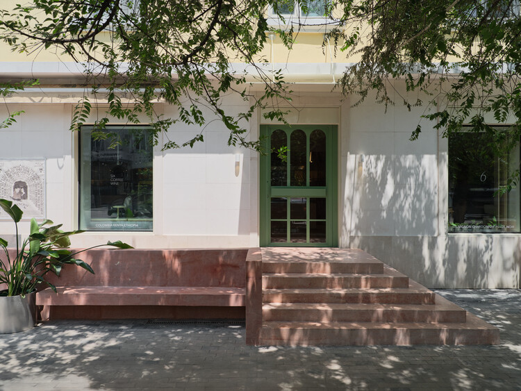 Six Coffee + Wine cafe / NAAW - More Images