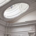 Ibraaz center for art, culture and ideas at 93 Mortimer Street, London. Main hall. Image courtesy of Ibraaz . Image © Ben Westoby - Fine Art Documentation Sumayya Vally Renovates Heritage Building in Central London as New Arts and Cultural Center - Image 3 of 4