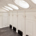 Ibraaz center for art, culture and ideas at 93 Mortimer Street, London. Main hall. Image courtesy of Ibraaz . Image © Ben Westoby - Fine Art Documentation Sumayya Vally Renovates Heritage Building in Central London as New Arts and Cultural Center - Image 4 of 4