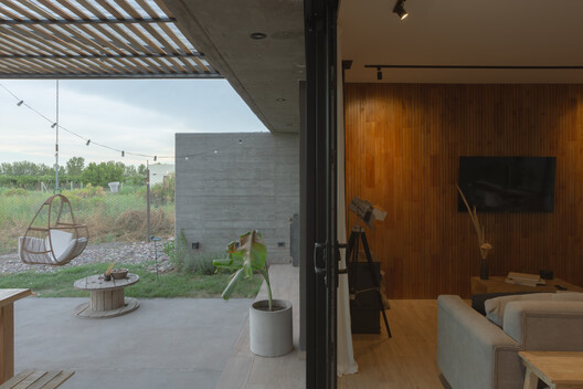 Casa Ringo / UNO MÁS UNO Arquitectos - Fotografía interior, Concreto, Sillas
