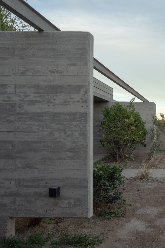 Casa Ringo / UNO MÁS UNO Arquitectos - Fotografía exterior, Concreto