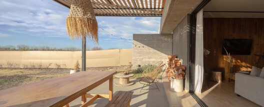 Casa Ringo / UNO MÁS UNO Arquitectos - Fotografía interior, Comedor