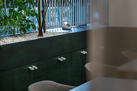 Espaço Educacional KOKUYO DIG / DDAA + KOKUYO - Fotografia de Interiores, Banheiro, Vidro, Pia