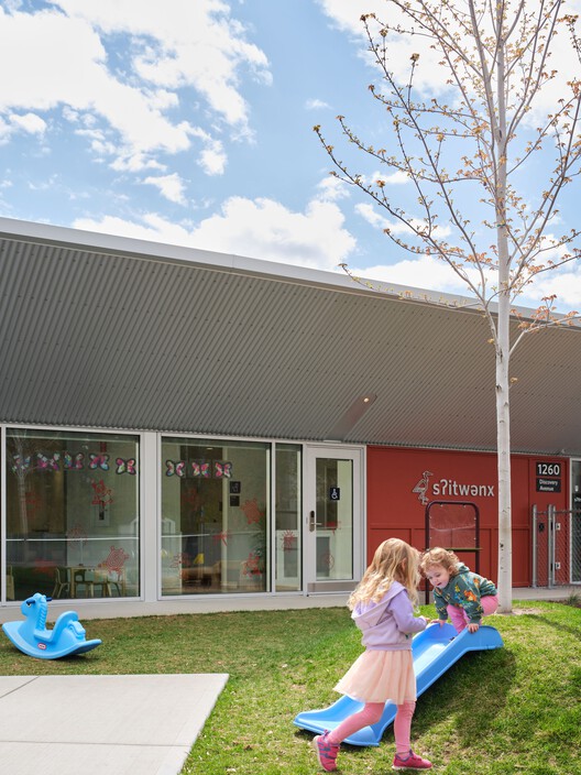 'sʔitwənx UBC Okanagan Child Care / Public Architecture + Design  - Exterior Photography