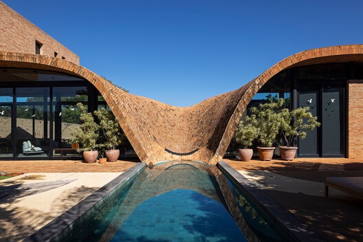 Passive House / Mareines Arquitetura