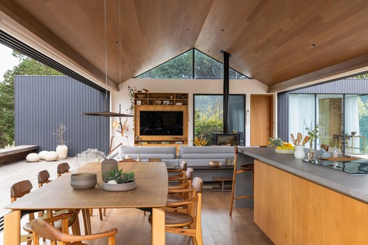 Casa Tikira / Shinagawa arquitetura - Fotografía interior, Madera, Sillas, Encimera, Fijación Vigas