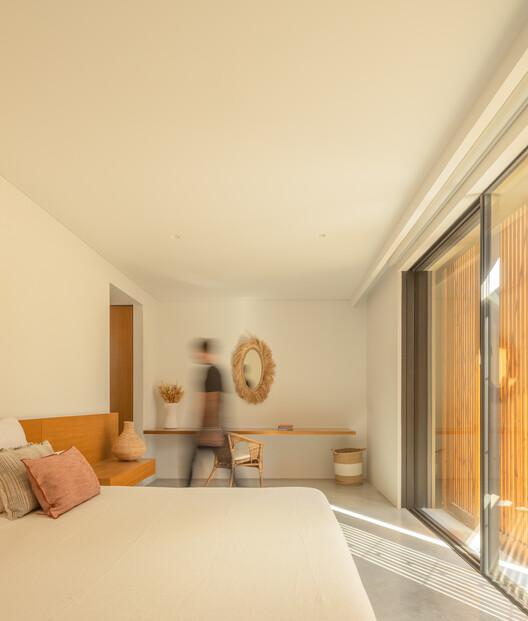 Residencia CR / Jacobsen Arquitetura Residencia CR / Jacobsen Arquitetura - Fotografía interior, Dormitorio, Madera, Camas