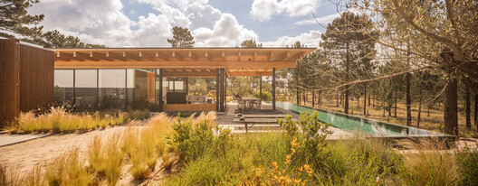 Residencia CR / Jacobsen Arquitetura Residencia CR / Jacobsen Arquitetura - Imagen 2 de 22