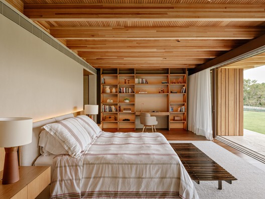 Residencia AMS / Jacobsen Arquitetura Residencia AMS / Jacobsen Arquitetura - Fotografía interior, Dormitorio, Madera, Camas