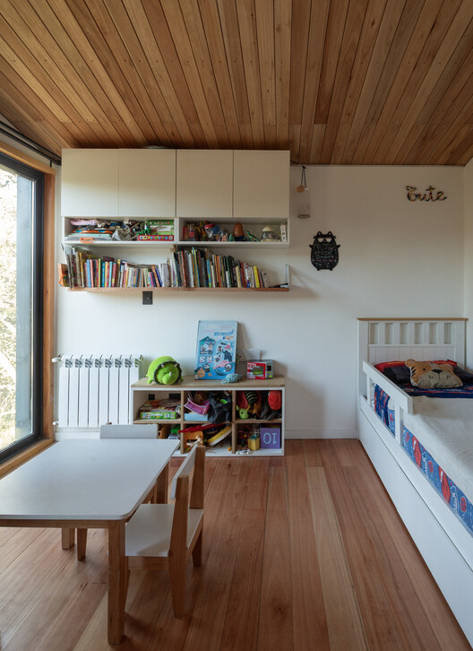 Casa Pudú / Manuel Ciarlotti Bidinost - Fotografia de Interiores, Prateleira, Madeira, Iluminação