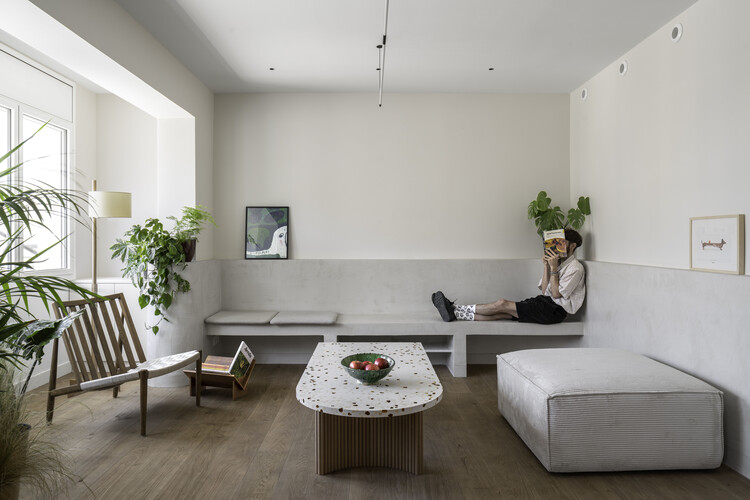 Rehabilitación del piso de Mallorca 423 / Barri Studio - Fotografía interior, sala de estar, madera, mesa