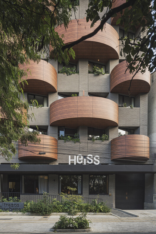 Heiss Hotel / Plan: B Architects - Figura 2 de 33