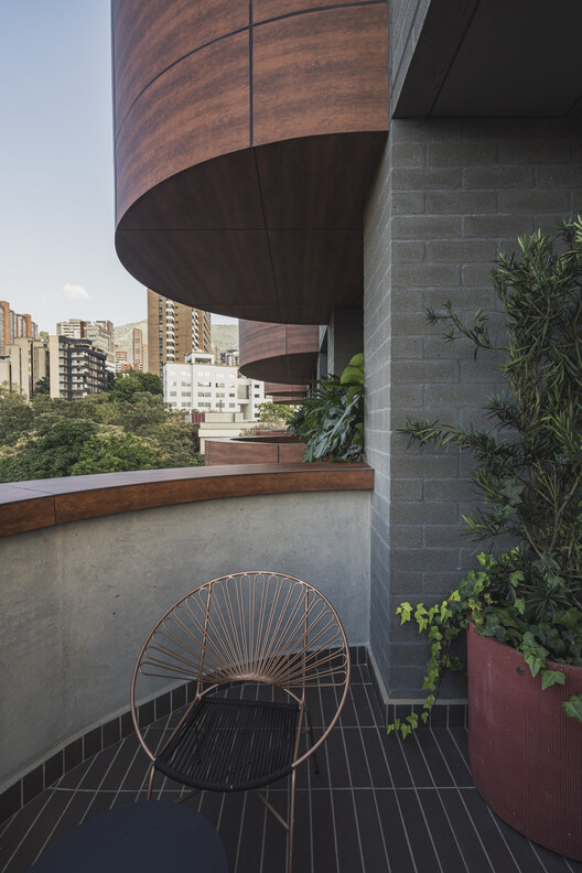 Hotel/Plan de Hayes: B Arquitecto - Fotografía exterior, madera