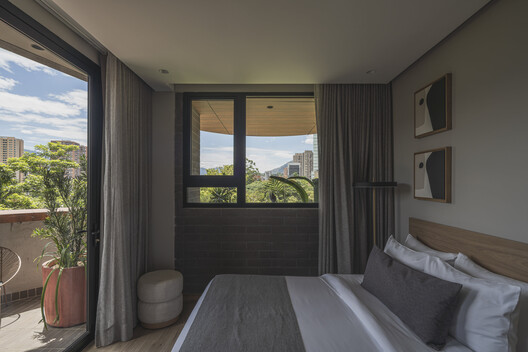 HEISS HOTEL / Plan:b arquitectos HEISS HOTEL / Plan:b arquitectos - Fotografía interior, Dormitorio, Balcón