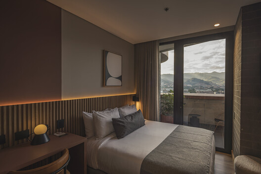 HEISS HOTEL / Plan:b arquitectos HEISS HOTEL / Plan:b arquitectos - Fotografía interior, Dormitorio, Balcón