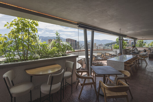 HEISS HOTEL / Plan:b arquitectos HEISS HOTEL / Plan:b arquitectos - Fotografía interior, Comedor, Sillas, Balcón