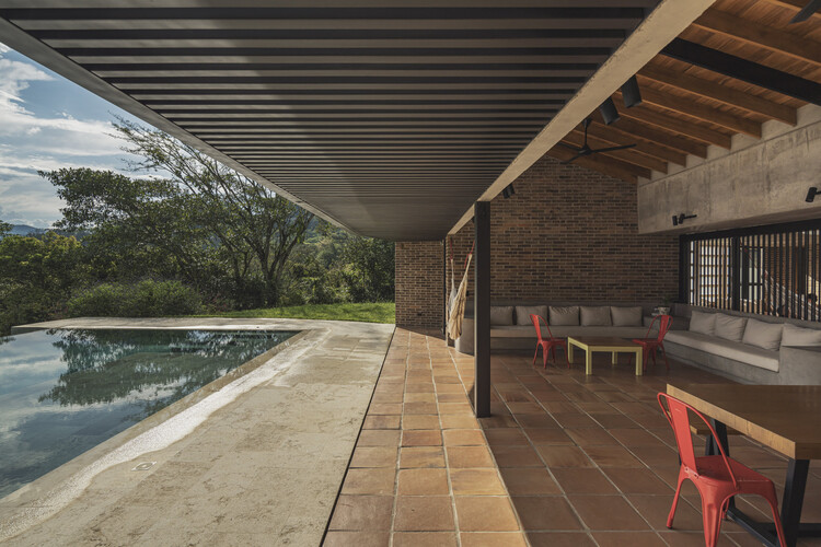 Casas en Siria 02/Plan: B Arquitectos - Fotografía interior, madera, ladrillo, fijación del rayo