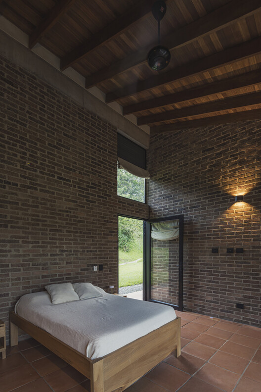 Casa en La Siria 02 / Plan:b arquitectos - Fotografía interior, Dormitorio, Madera, Ladrillo