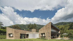 Casa en La Siria 02 / Plan:b arquitectos