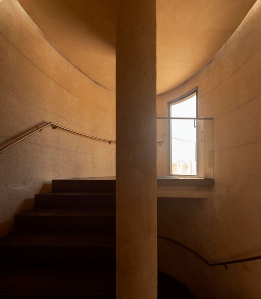 Restoration and Enhancement of the Patriarchal Cathedral of Lisbon, Installation of the Archaeological Center, and Restoration of the Upper and Lower Cloisters / Adalberto Dias Arquitecto lda - Interior Photography, Stairs, Wood, Handrail