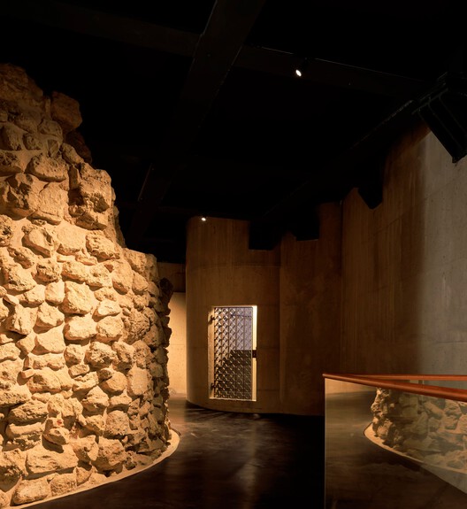 Restoration and Enhancement of the Patriarchal Cathedral of Lisbon, Installation of the Archaeological Center, and Restoration of the Upper and Lower Cloisters / Adalberto Dias Arquitecto lda - Interior Photography, Lighting, Concrete