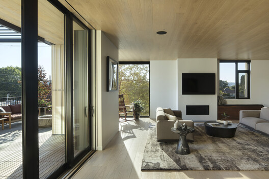 埃伦·布朗宁大楼 / Hacker Architects - 室内图, 起居室, 椅子