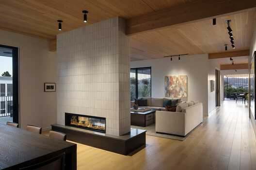 埃伦·布朗宁大楼 / Hacker Architects - 室内图, 木头, 灯, 沙发, 桌子, 椅子