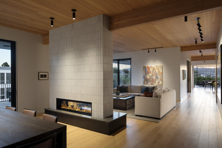 埃伦·布朗宁大楼 / Hacker Architects - 室内图, 木头, 灯, 沙发, 桌子, 椅子