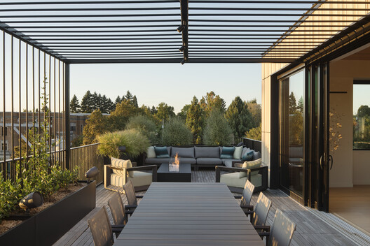 埃伦·布朗宁大楼 / Hacker Architects - 建筑图, 椅子, 天井, 花园, 庭院, 露台, 阳台