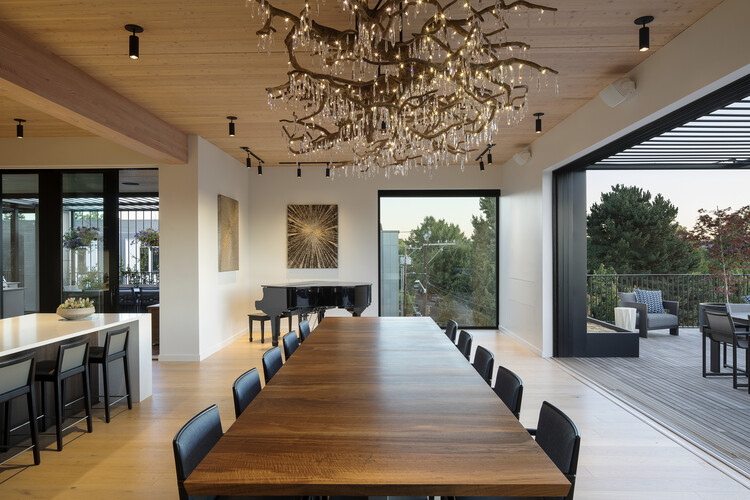 埃伦·布朗宁大楼 / Hacker Architects - 室内图, 餐厅, 木头, 桌子, 椅子, 灯