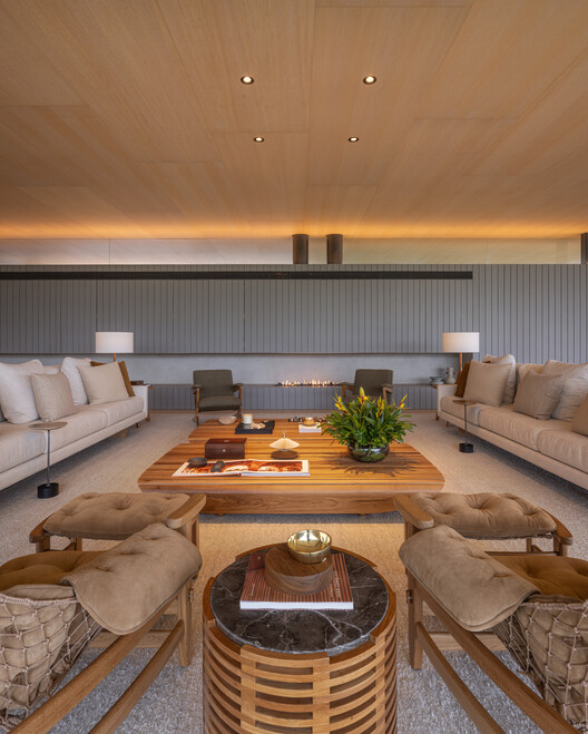 Residencia DRP / Jacobsen Arquitetura - fotografía de interiores, salón, madera, sillón, mesa, silla