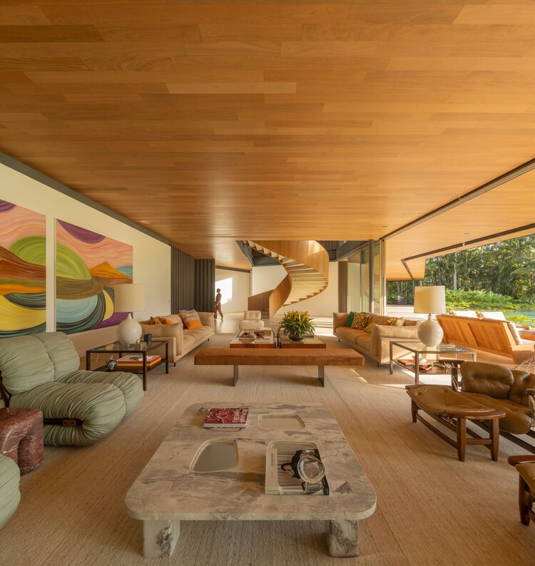 Residência ART / Jacobsen Arquitetura - Fotografia de Interiores, Sala de Estar, Madeira, Sofá, Mesa, Iluminação, Cadeira