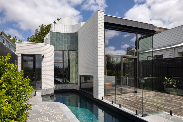 Maree House / Circle Studio Architects - Image 2 of 29