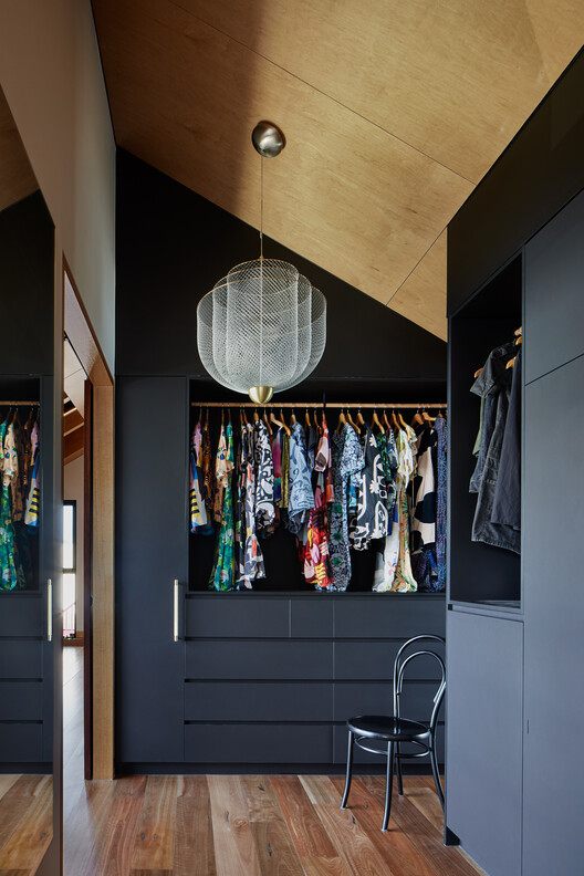 Maree House / Circle Studio Architects Maree House / Circle Studio Architects - Interior Photography, Closet, Lighting