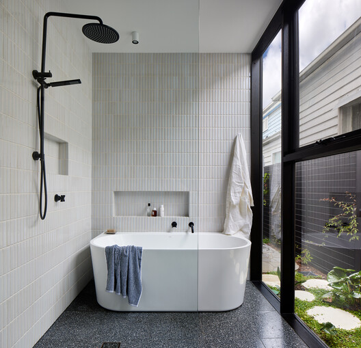 Maree House / Circle Studio Architects Maree House / Circle Studio Architects - Interior Photography, Bathroom, Bathtub, Sink